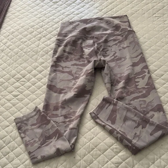 Lululemon Athletica Gray Camo Leggings - Picture 2 of 4